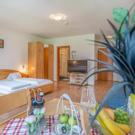 In Neustift Near Lift Apartman *