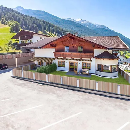 Plush With Mountain Views Appartamento *